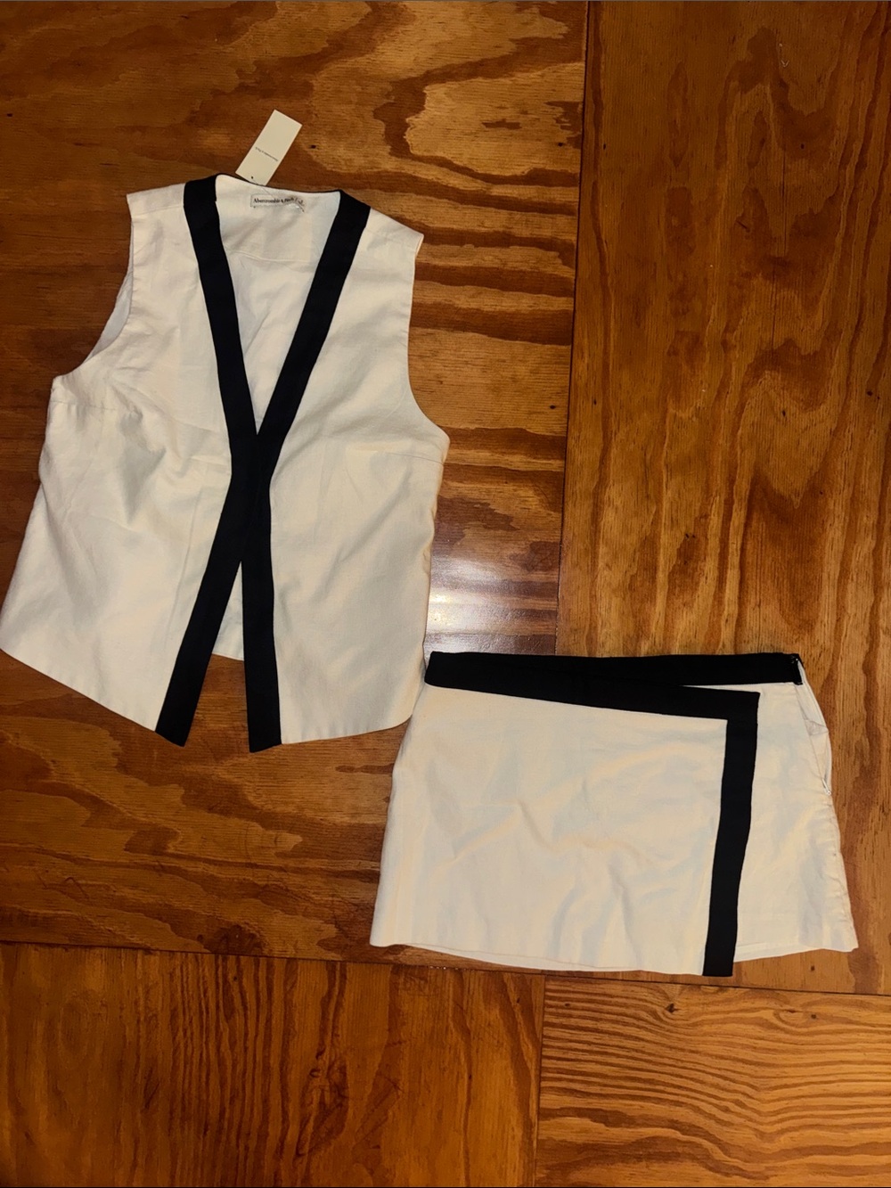 Abercrombie and Fitch Contrast Trim Vest and Skort Set